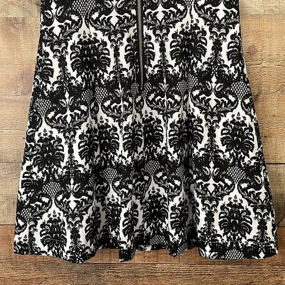 JOA Los Angeles black white damask print short sleeve dress Size Small - Picture 9 of 10